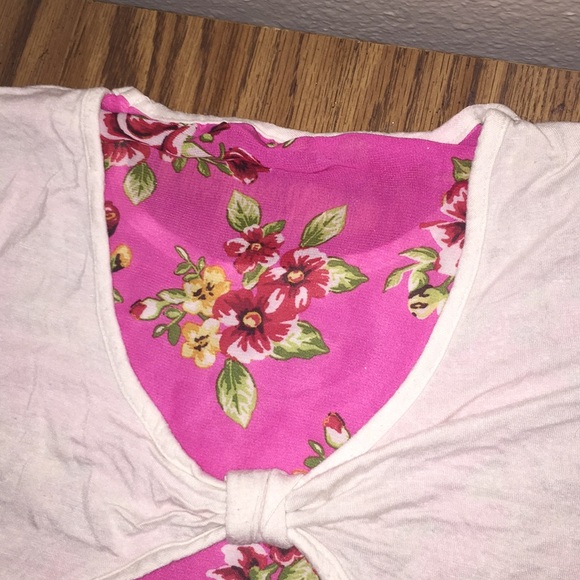 Cute white blouse with little dogs and flowers - Picture 5 of 7